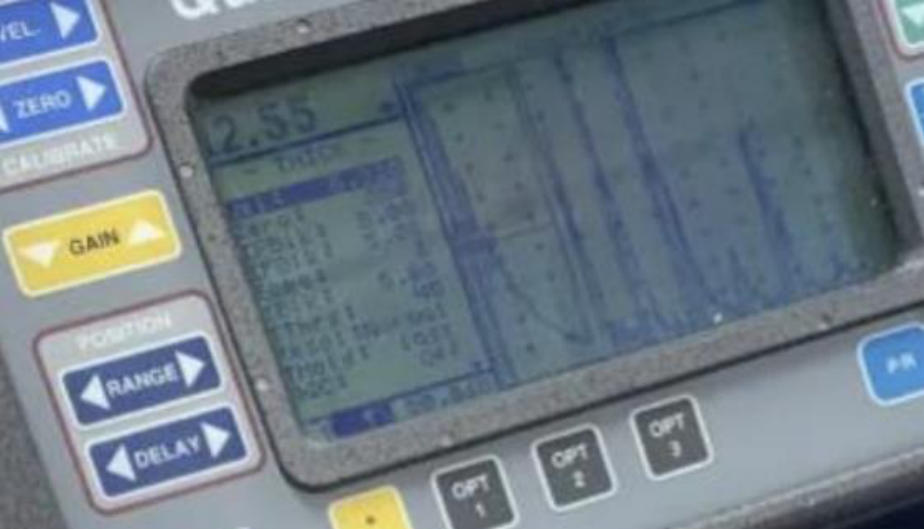Ultrasonic inspection device screen for showing the echo pattern for Aluminum