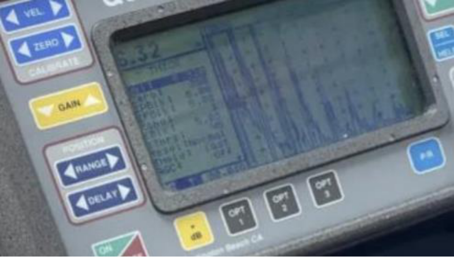 Ultrasonic inspection device screen for showing the echo pattern for Aluminum